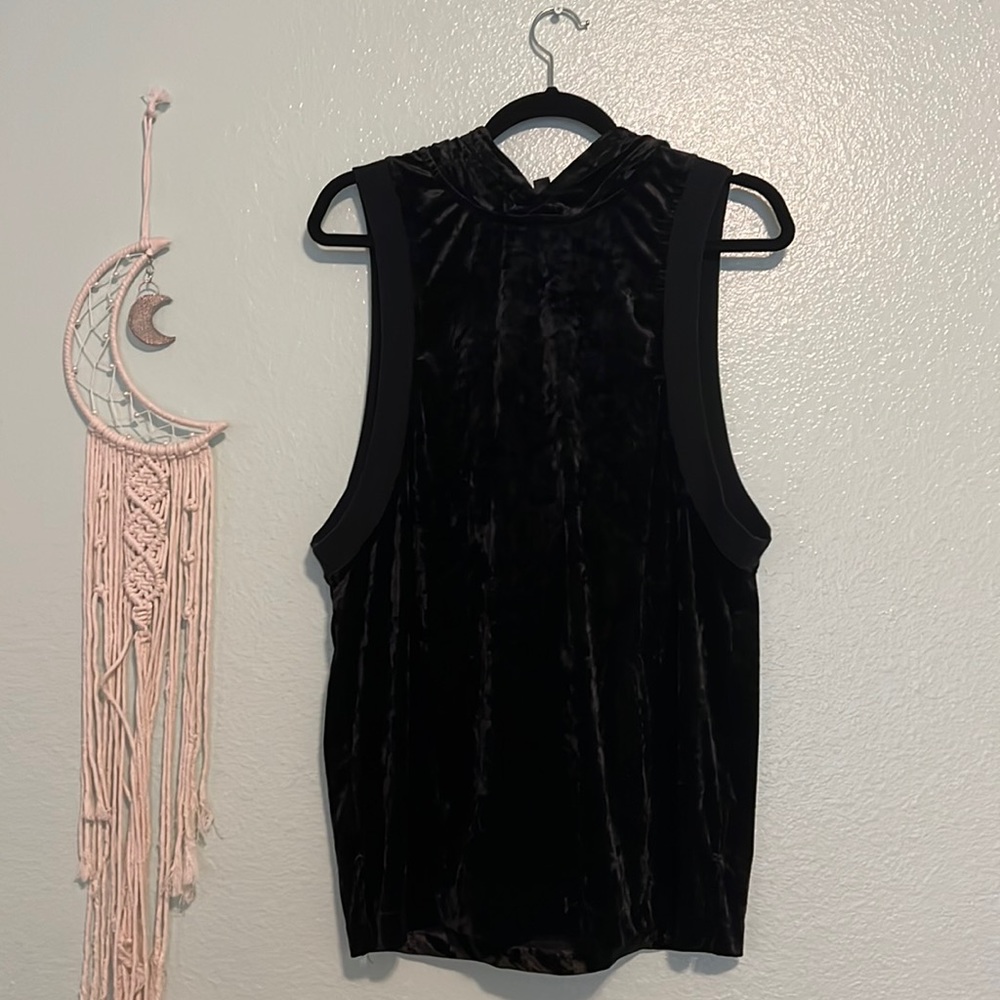 Velvety black oversized tank !!!